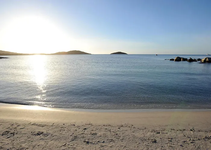 Cala Di Sole Lecci Apartment *